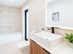 7951 SW 30th St, Davie FL 33328