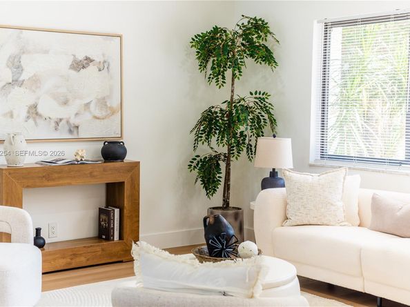 7951 SW 30th St, Davie FL 33328