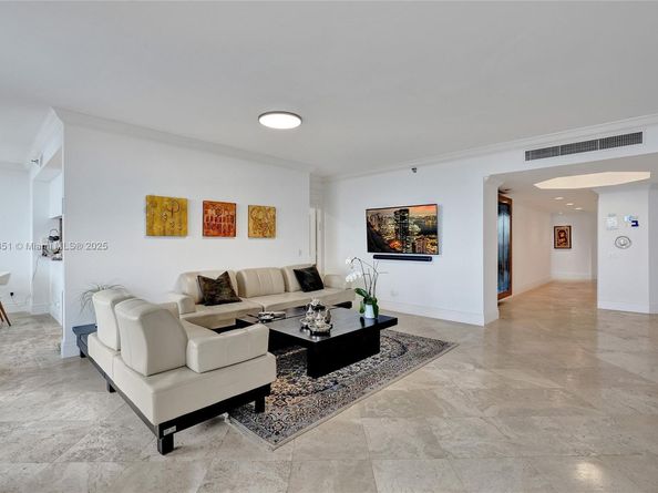 21150 Point Pl 1804, Aventura FL 33180