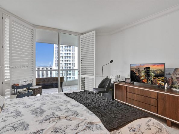 21150 Point Pl 1804, Aventura FL 33180