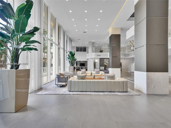 21150 Point Pl 1804, Aventura FL 33180