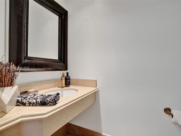 21150 Point Pl 1804, Aventura FL 33180