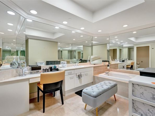 21150 Point Pl 1804, Aventura FL 33180