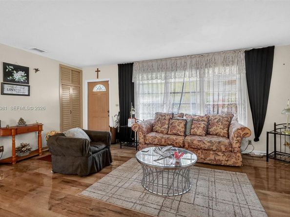 6861 SW 1st Ct, Pembroke Pines FL 33023