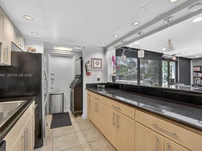 1100 SE 5th Ct 24, Pompano Beach FL 33060