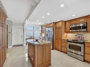 1100 SE 5th Ct 24, Pompano Beach FL 33060