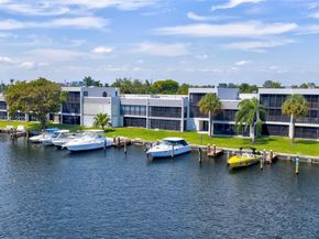 1100 SE 5th Ct 24, Pompano Beach FL 33060