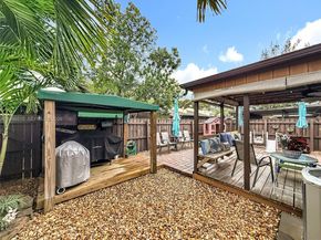 10340 Laurel Ct, Pembroke Pines FL 33026