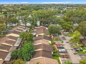 10340 Laurel Ct, Pembroke Pines FL 33026