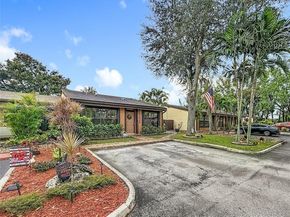 10340 Laurel Ct, Pembroke Pines FL 33026