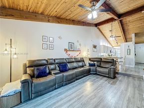 10340 Laurel Ct, Pembroke Pines FL 33026