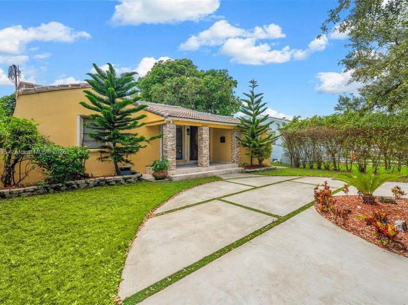 4610 SW 3rd St, Miami FL 33134