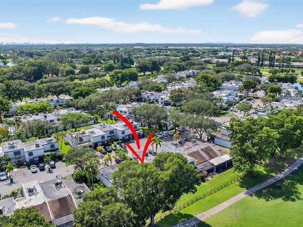 1530 W Golfview Dr, Pembroke Pines FL 33026