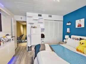 1530 W Golfview Dr, Pembroke Pines FL 33026