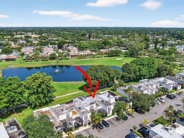 1530 W Golfview Dr, Pembroke Pines FL 33026