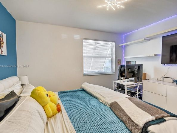 1530 W Golfview Dr, Pembroke Pines FL 33026
