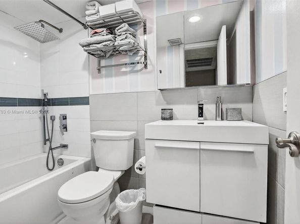 1530 W Golfview Dr, Pembroke Pines FL 33026