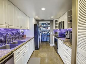 1530 W Golfview Dr, Pembroke Pines FL 33026