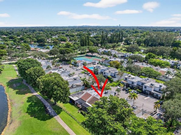1530 W Golfview Dr, Pembroke Pines FL 33026