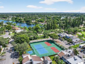 1530 W Golfview Dr, Pembroke Pines FL 33026