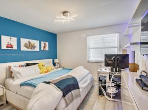 1530 W Golfview Dr, Pembroke Pines FL 33026