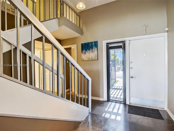 1530 W Golfview Dr, Pembroke Pines FL 33026