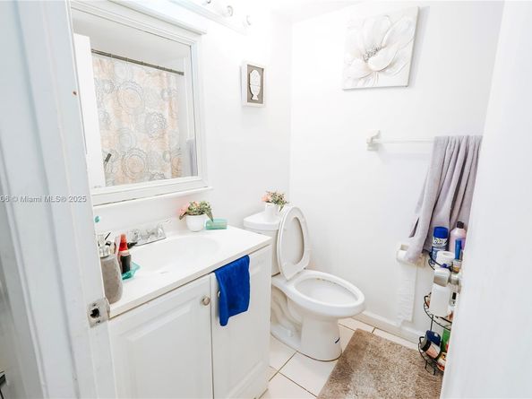216 Lake Pointe Dr 128, Oakland Park FL 33309
