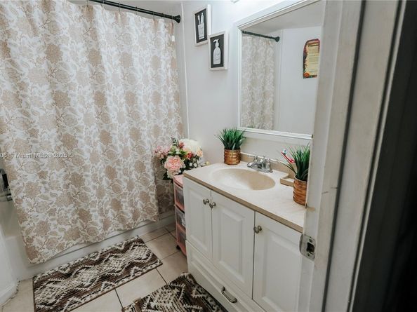 216 Lake Pointe Dr 128, Oakland Park FL 33309