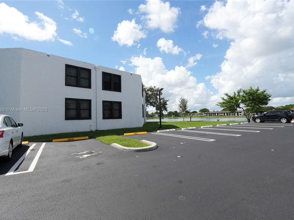 216 Lake Pointe Dr 128, Oakland Park FL 33309