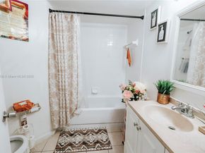 216 Lake Pointe Dr 128, Oakland Park FL 33309