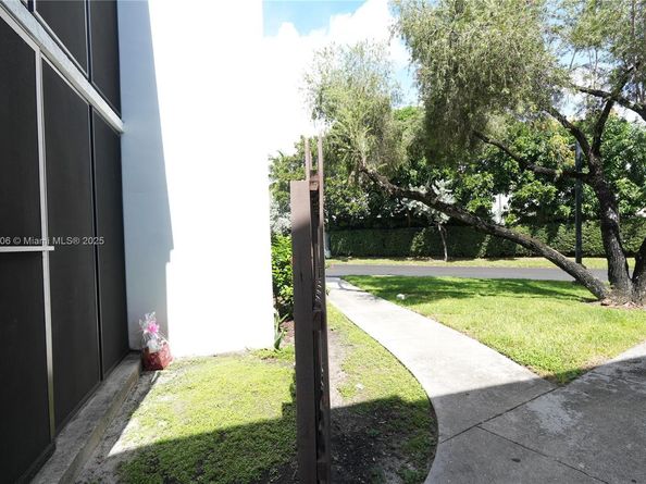 216 Lake Pointe Dr 128, Oakland Park FL 33309