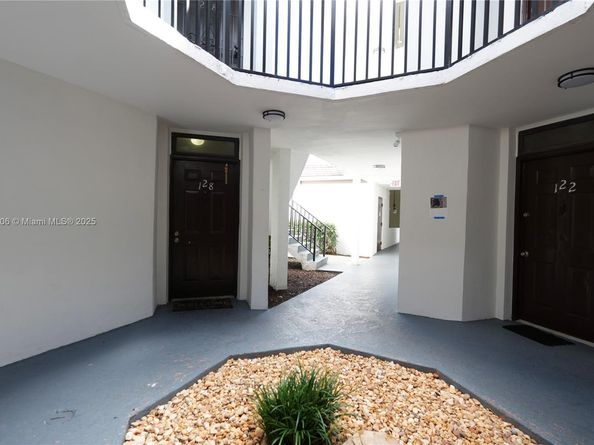 216 Lake Pointe Dr 128, Oakland Park FL 33309