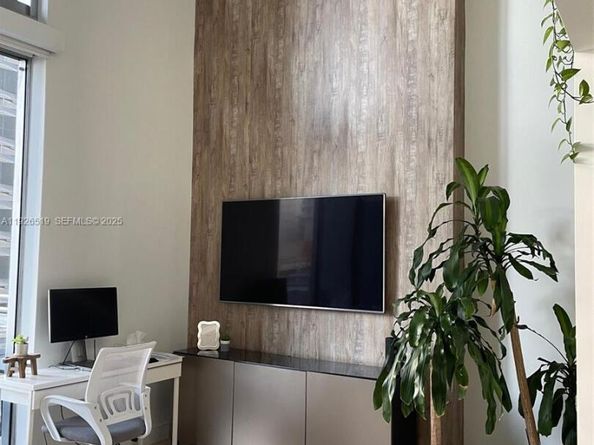 1050 Brickell Ave 410, Miami FL 33131