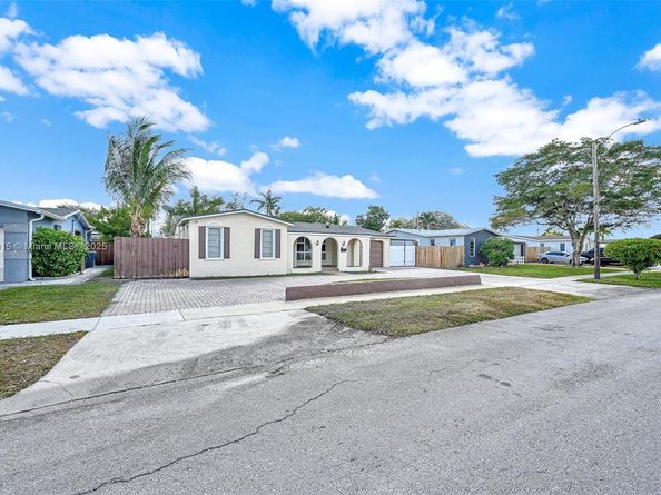 9180 SW 55th St, Cooper City FL 33328