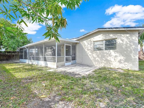 9180 SW 55th St, Cooper City FL 33328