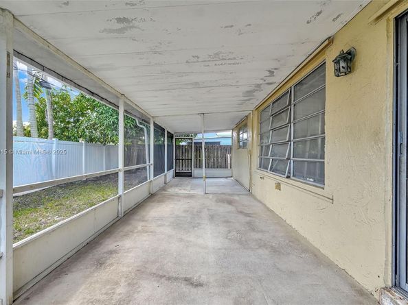 9180 SW 55th St, Cooper City FL 33328