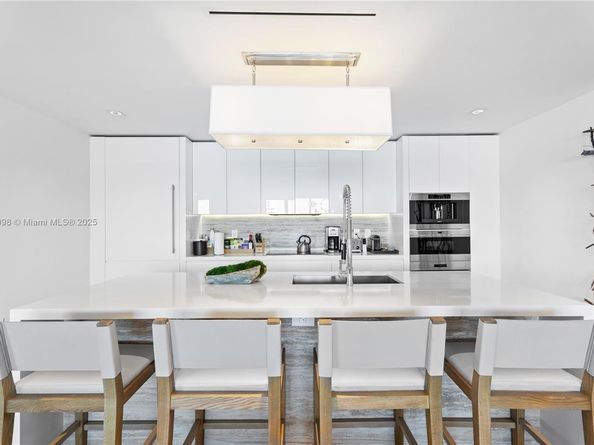 102 24th St PH1703, Miami Beach FL 33139
