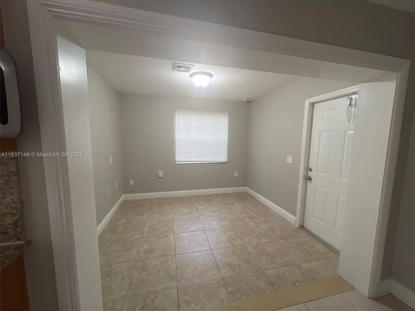 9540 NW 25th St, Sunrise FL 33322