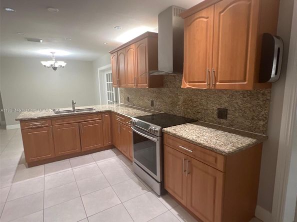9540 NW 25th St, Sunrise FL 33322