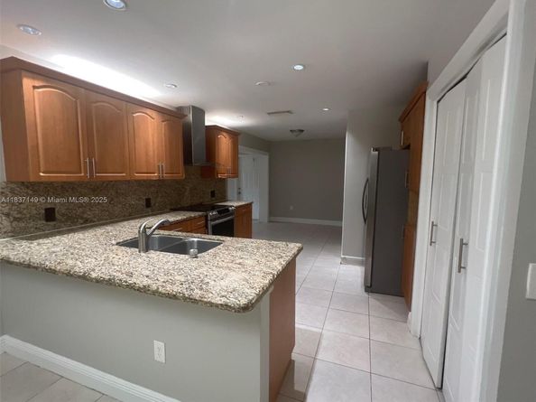 9540 NW 25th St, Sunrise FL 33322