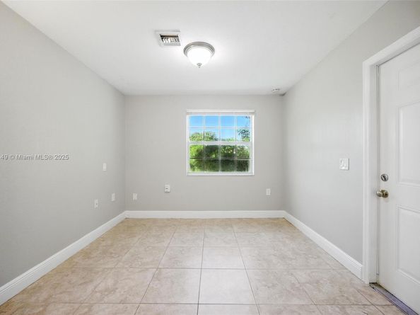 9540 NW 25th St, Sunrise FL 33322