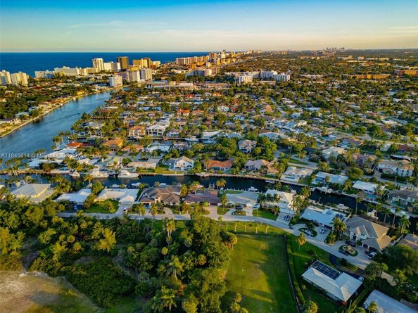 2880 NE 23rd Pl, Pompano Beach FL 33062