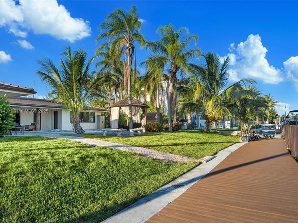 2880 NE 23rd Pl, Pompano Beach FL 33062