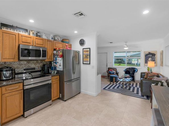 2805 NW 52nd Ct, Tamarac FL 33309