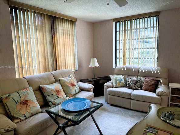 1100 Colony Point Cir 215, Pembroke Pines FL 33026