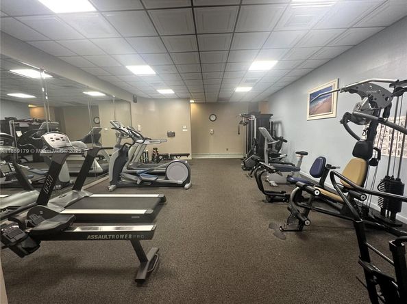 1100 Colony Point Cir 215, Pembroke Pines FL 33026