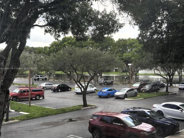 1100 Colony Point Cir 215, Pembroke Pines FL 33026