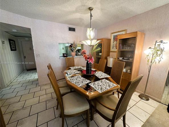 1100 Colony Point Cir 215, Pembroke Pines FL 33026