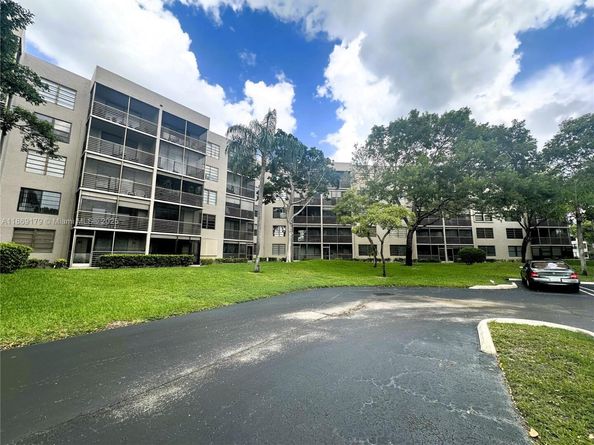 1100 Colony Point Cir 215, Pembroke Pines FL 33026