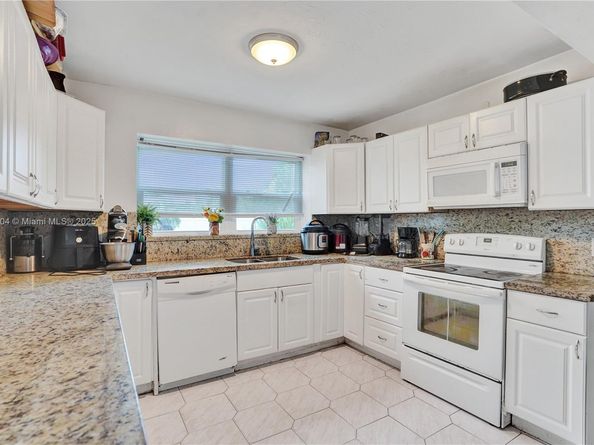 320 N 71st Ave, Hollywood FL 33024